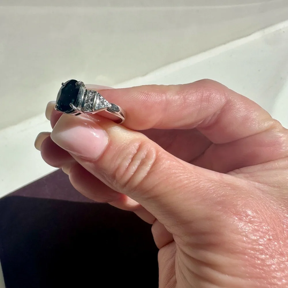 4.36 carat royal blue sapphire platinum ring - Picture 4 of 16